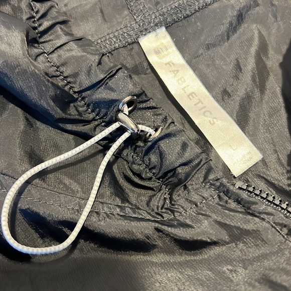 Fabletics Womens Black Hooded Short Sleeve Windbreaker Size Large - Picture 12 of 17